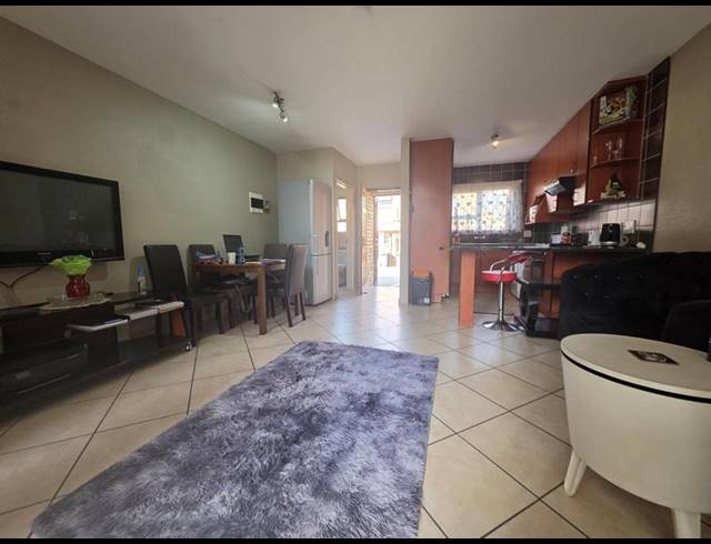 2 BEDROOM TOWNHOUSE FOR SALE IN GENL ALBERTS PARK